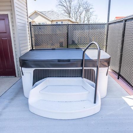 Tiny Home With Hot Tub Near Ft Leonard Wood! Waynesville Bagian luar foto