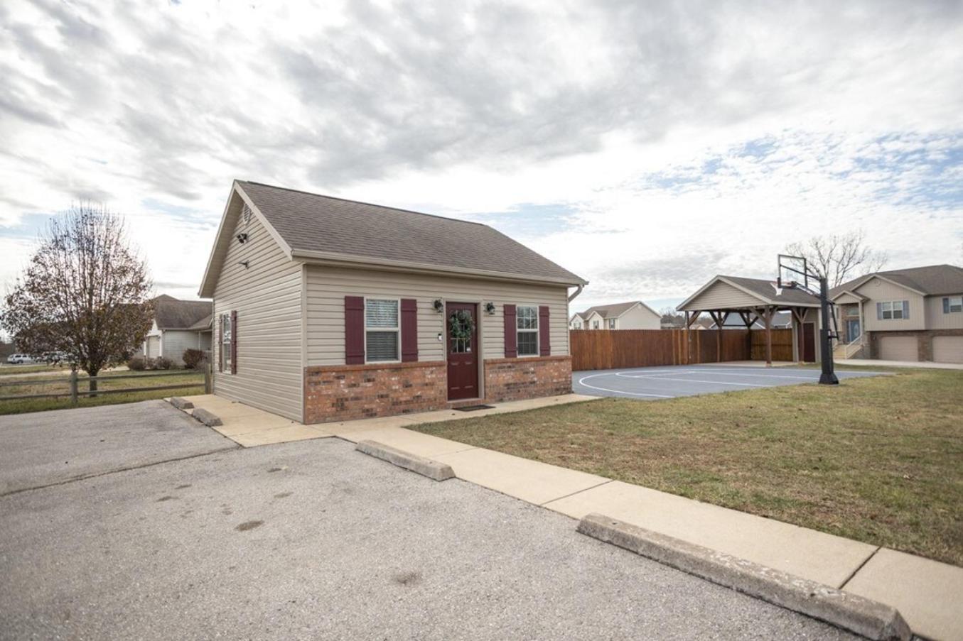 Tiny Home With Hot Tub Near Ft Leonard Wood! Waynesville Bagian luar foto