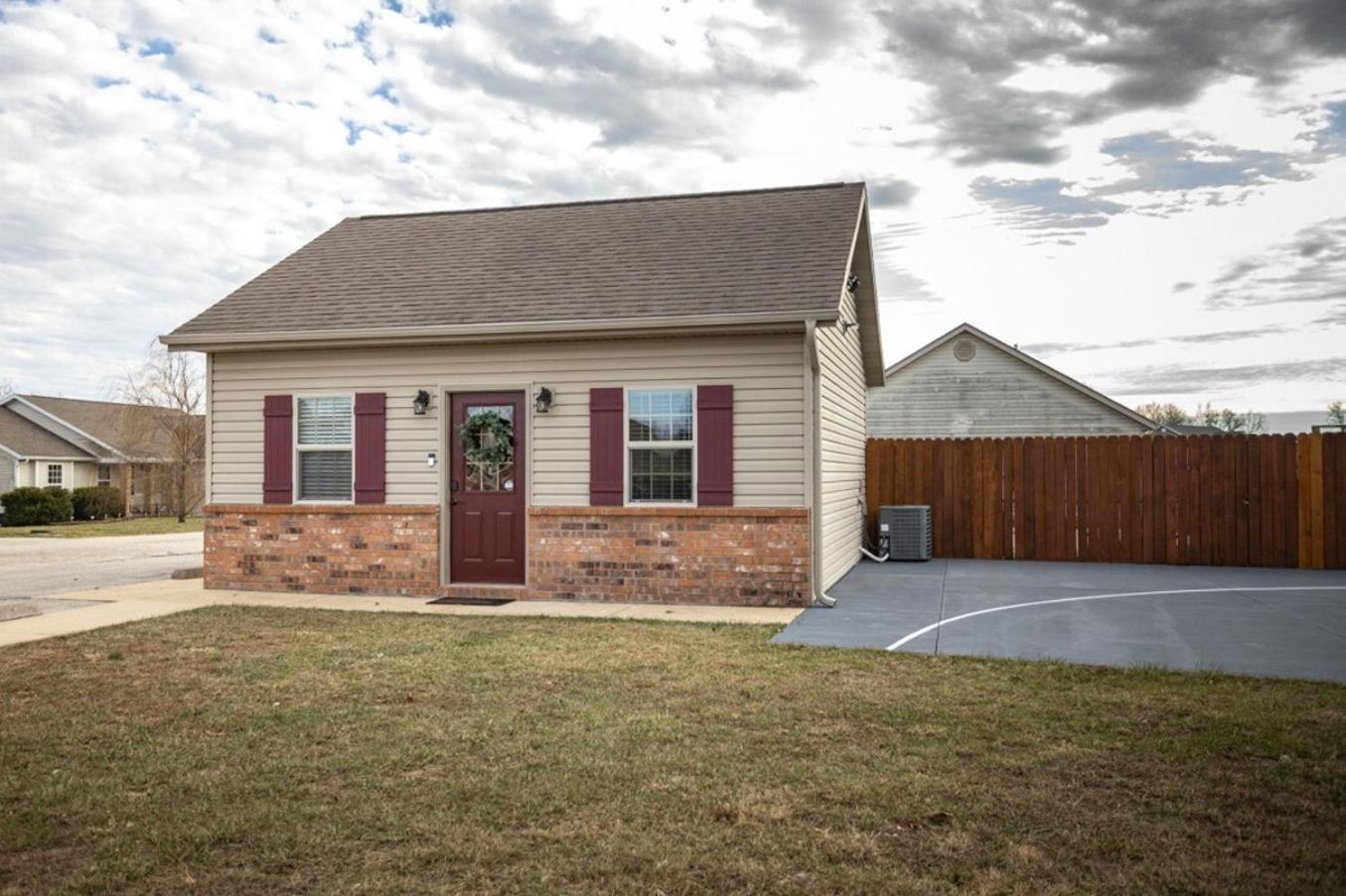 Tiny Home With Hot Tub Near Ft Leonard Wood! Waynesville Bagian luar foto