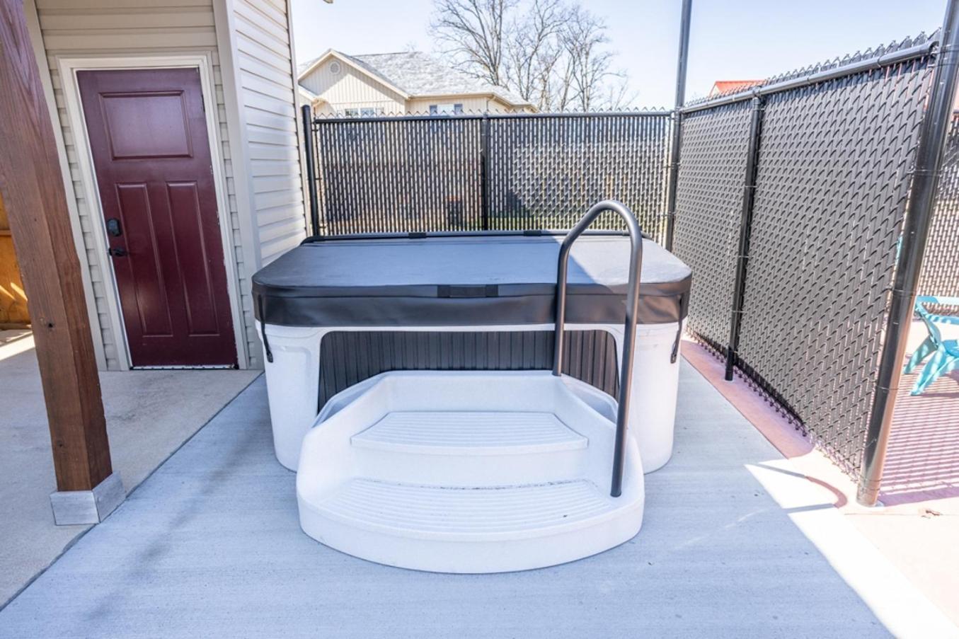 Tiny Home With Hot Tub Near Ft Leonard Wood! Waynesville Bagian luar foto